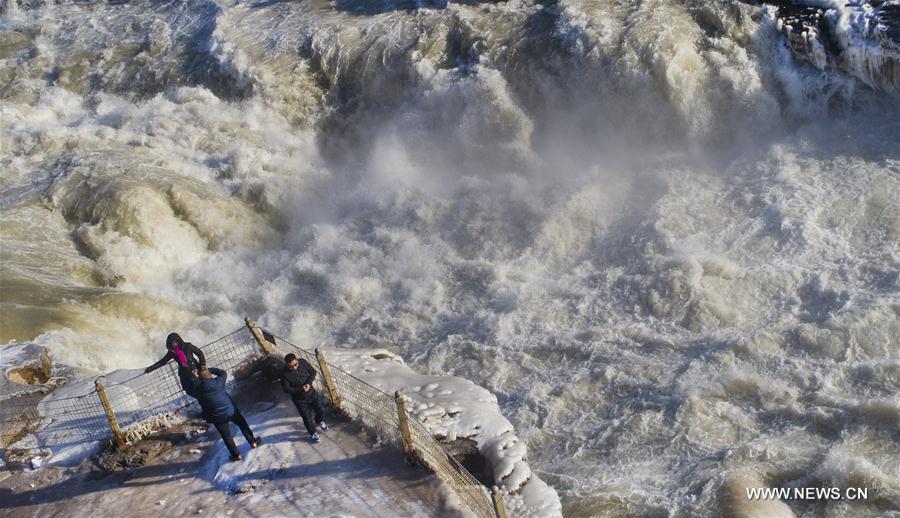 CHINA-YELLOW RIVER-HUKOU WATERFALL-WINTER SCENERY(CN) 