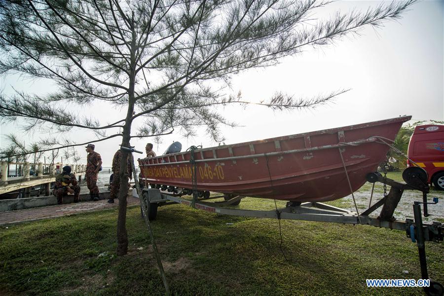 MALAYSIA-MALACCA STRAIT-VESSEL-CAPSIZED-RESCUE