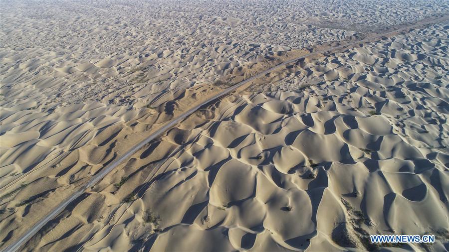 CHINA-XINJIANG-TAKLIMAKAN-DESERT ROAD-UNDER CONSTRUCTION (CN)