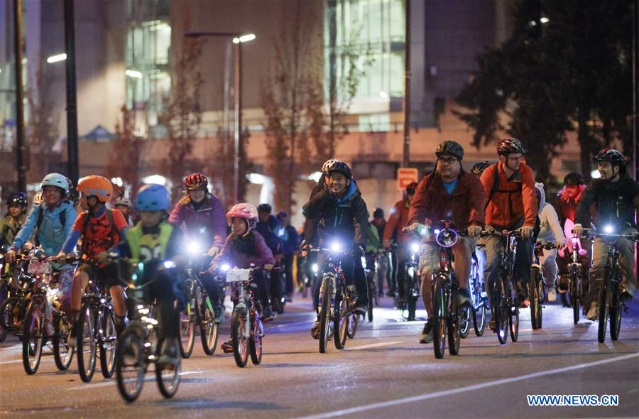 CANADA-VANCOUVER-BIKE THE NIGHT