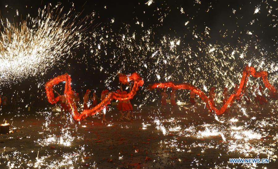 #CHINA-GUIZHOU-MOLTEN IRON SPRAY-PERFORMANCE (CN)