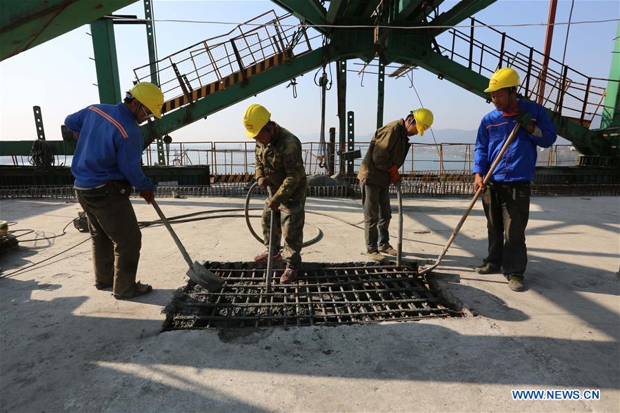 #CHINA-HUBEI-XIANGYANG-RAILWAY-BRIDGE-CONSTRUCTION (CN)