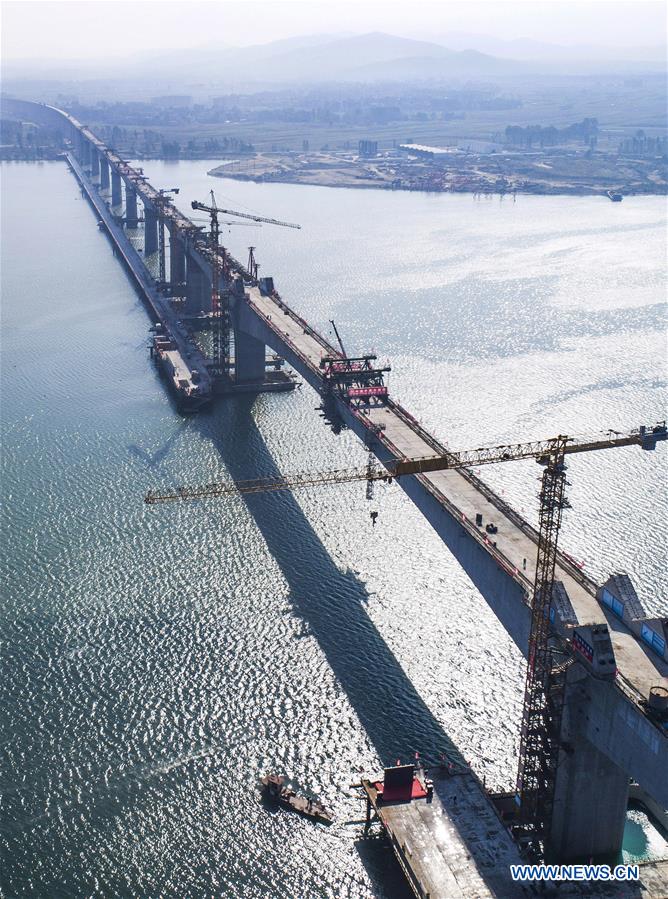 CHINA-HUBEI-XIANGYANG-RAILWAY-BRIDGE-CONSTRUCTION (CN)