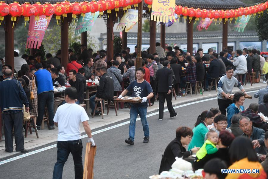 CHINA-ZHEJIANG-TONGLU-LONG-TABLE BANQUET (CN)