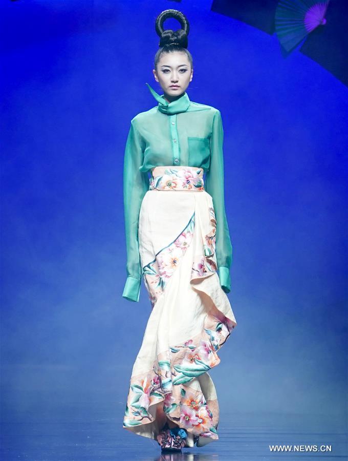 CHINA-BEIJING-FASHION WEEK (CN)