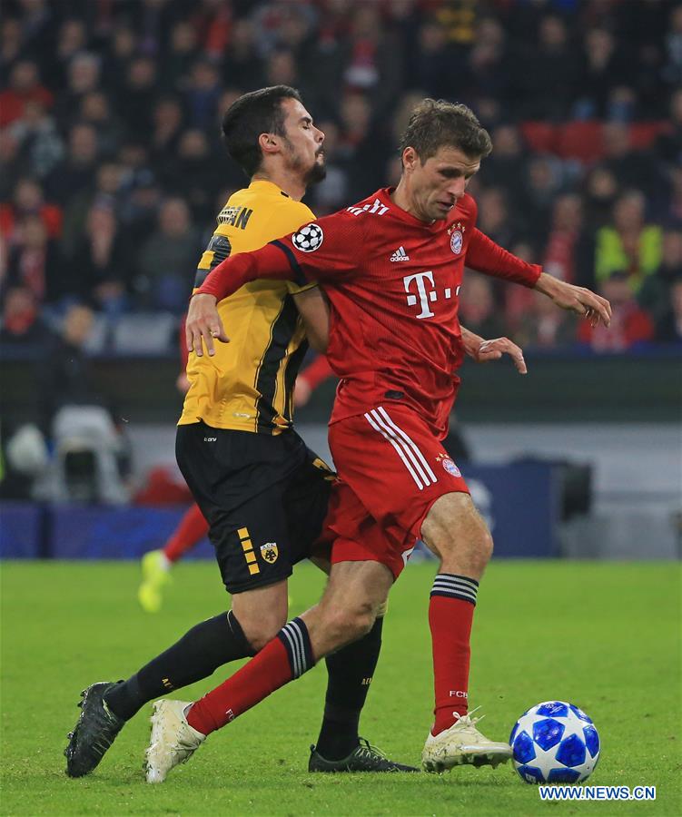 (SP)GERMANY-MUNICH-SOCCER-UEFA CHAMPIONS LEAGUE-BAYERN MUNICH VS AEK ATHENS