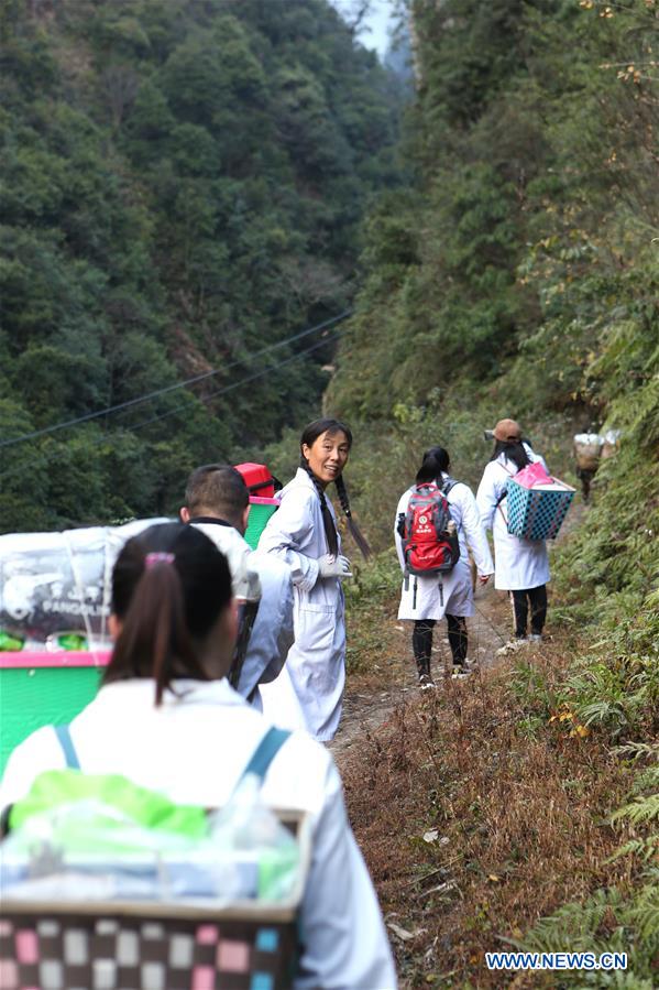 CHINA-YUNNAN-NUJIANG-MOUNTAIN DOCTOR (CN)