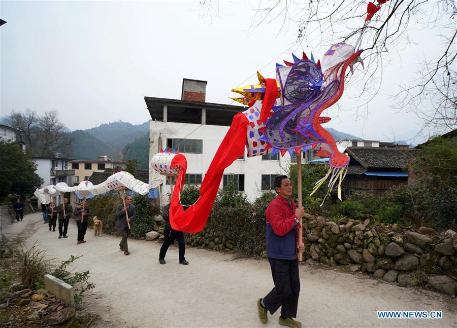 CHINA-GUILIN-SPRING FESTIVAL-DRAGON LANTERN (CN)