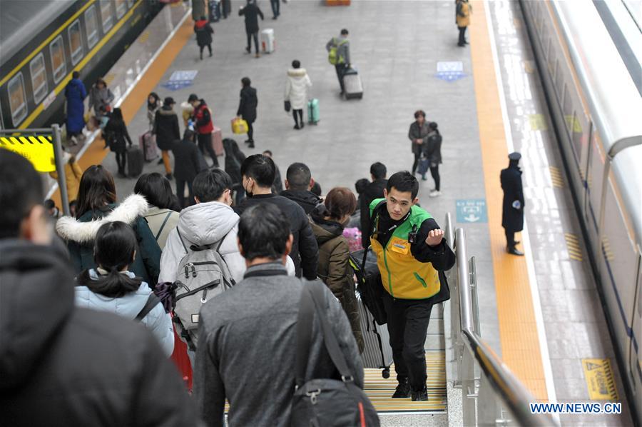 #CHINA-WUHAN-SPRING FESTIVAL-TRAVEL RUSH-DELIVERYMAN (CN)