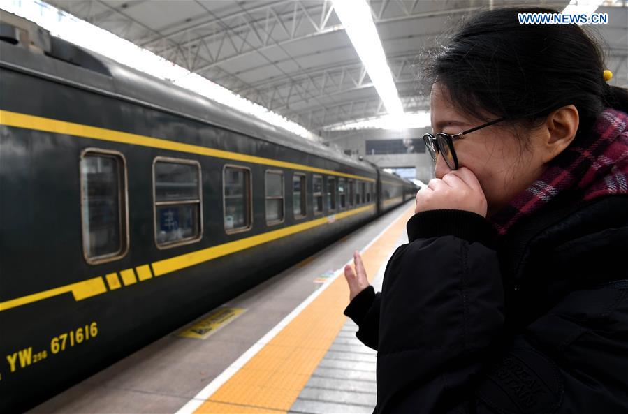 CHINA-LANTERN FESTIVAL-TRAIN ATTENDANT-FAMILY REUNION (CN)