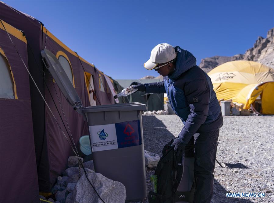 (InTibet)CHINA-TIBET-MOUNT QOMOLANGMA-BASE CAMP-LIFE (CN)