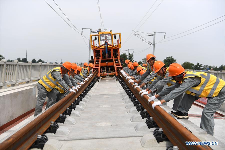 CHINA-ANHUI-ZHENGZHOU-FUYANG RAILWAY-TRACK LAYING (CN)