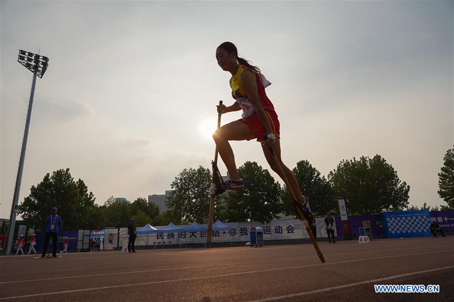 (SP)CHINA-ZHENGZHOU-NATIONAL TRADITIONAL GAMES OF ETHNIC MINORITIES-STILTS RACING (CN)