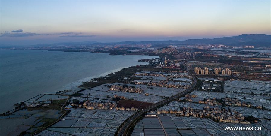 CHINA-YUNNAN-KUNMING-DIANCHI LAKE-SCENERY (CN)