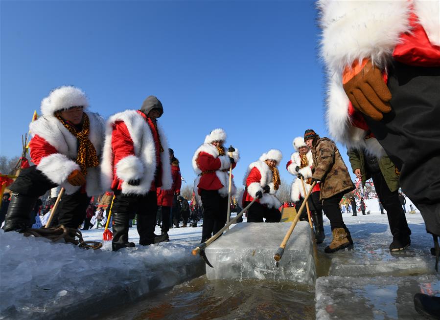 CHINA-HEILONGJIANG-HARBIN-ICE DIGGING (CN)