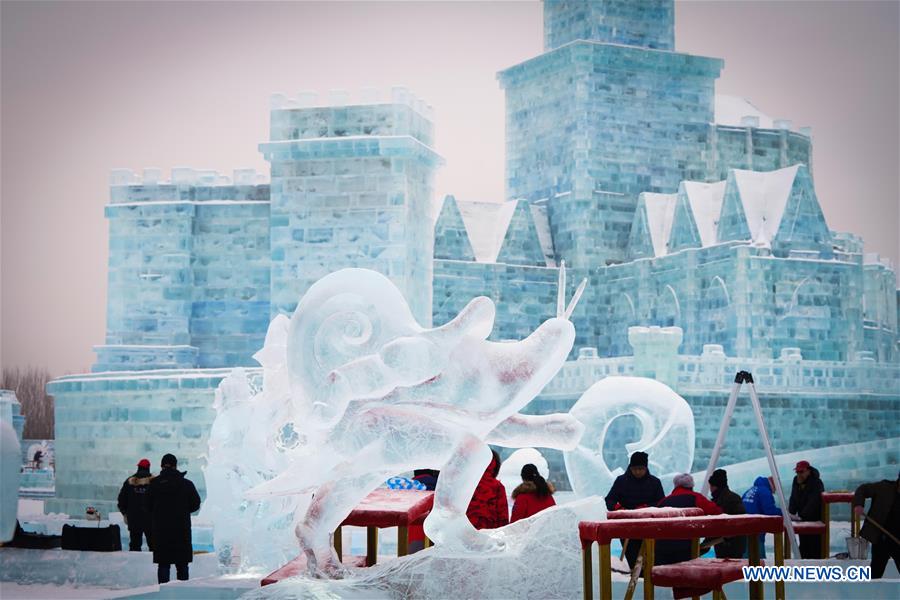 CHINA-HEILONGJIANG-ICE SCULPTURE-COMPETITION (CN)