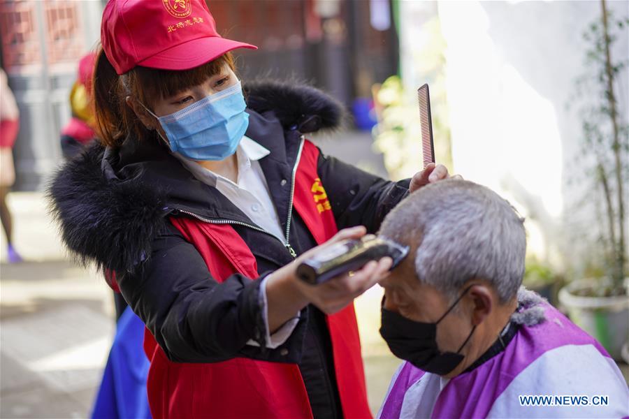 CHINA-CHONGQING-NCP-VOLUNTEER BARBERS (CN)