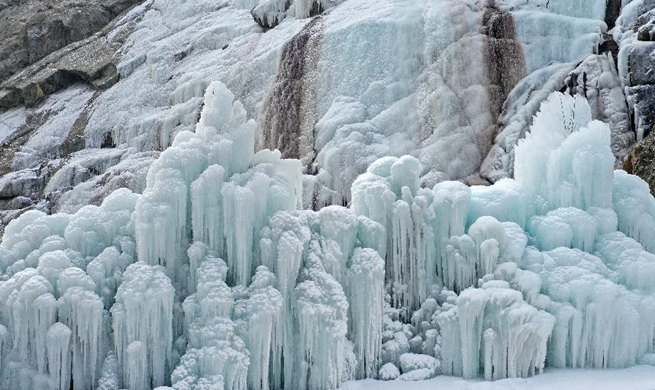 In pics: frozen waterfall at cliff painting scenic spot in Yinchuan