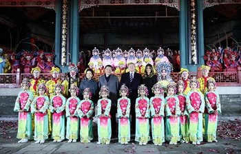 Xi, Trump watch Peking Opera at Forbidden City