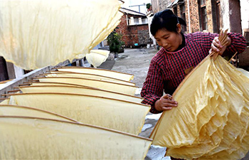 Bean curd skin: traditional snack in east China