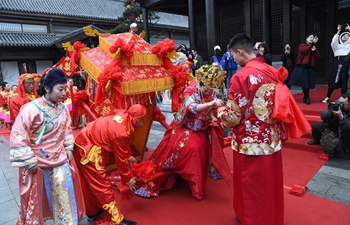 Traditional Chinese group wedding ceremony held in E China's Shandong