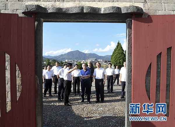 9月24日至26日，中共中央政治局常委、中央紀(jì)委書記王岐山在福建調(diào)研。這是9月24日，王岐山在上杭縣古田鎮(zhèn)參觀古田會(huì)議會(huì)址。新華社記者張鐸攝