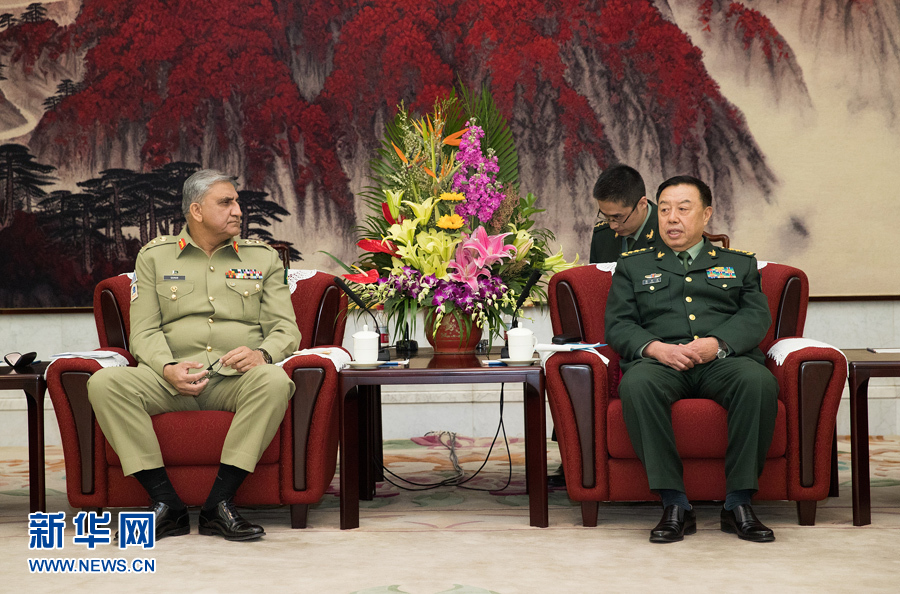 3月16日，中央軍委副主席范長龍會(huì)見來訪的巴基斯坦陸軍參謀長巴杰瓦。   新華社記者琚振華攝