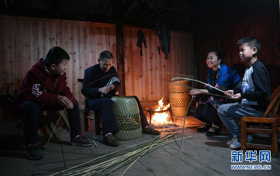 （圖片故事）（8）慈母手中線 繡得家團(tuán)圓