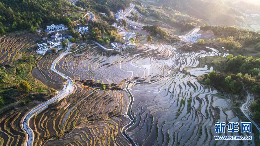 （壯闊東方潮 奮進新時代——慶祝改革開放40年）（8）美麗中華大地書寫綠色傳奇