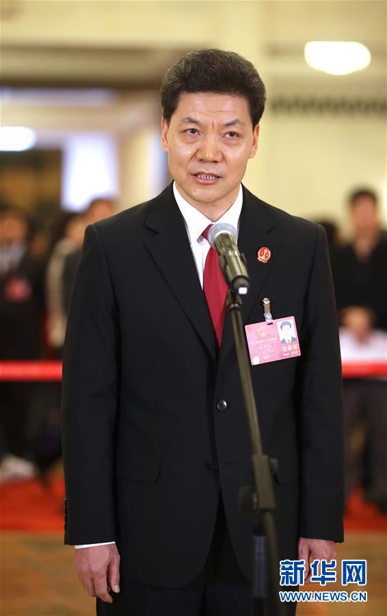 （兩會(huì)·XHDW）（8）全國(guó)人大代表接受采訪