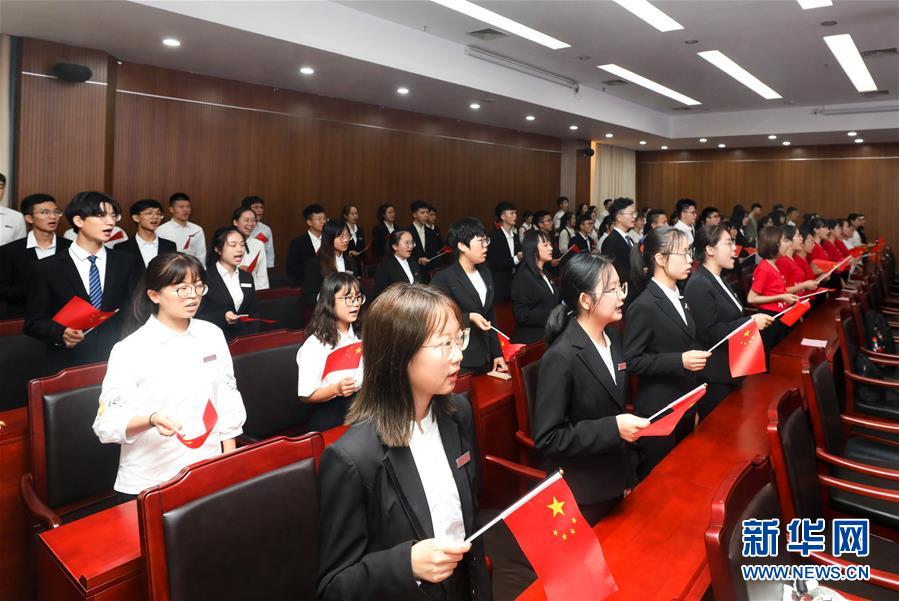 （圖文互動）（4）“青春告白祖國”——全國高校千萬大學(xué)生抒發(fā)愛國報(bào)國之情