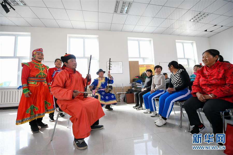 （新華全媒頭條·圖文互動）（1）讓各民族手足相親守望相助——以習近平同志為核心的黨中央關(guān)心少數(shù)民族和民族工作紀實