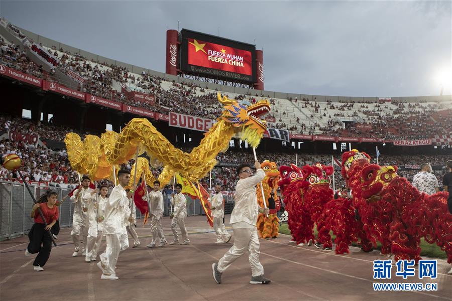 （新華全媒頭條·圖文互動(dòng)）（7）聽(tīng)，人類(lèi)命運(yùn)共同體的大合唱——中國(guó)同國(guó)際社會(huì)攜手抗擊新冠肺炎疫情述評(píng)