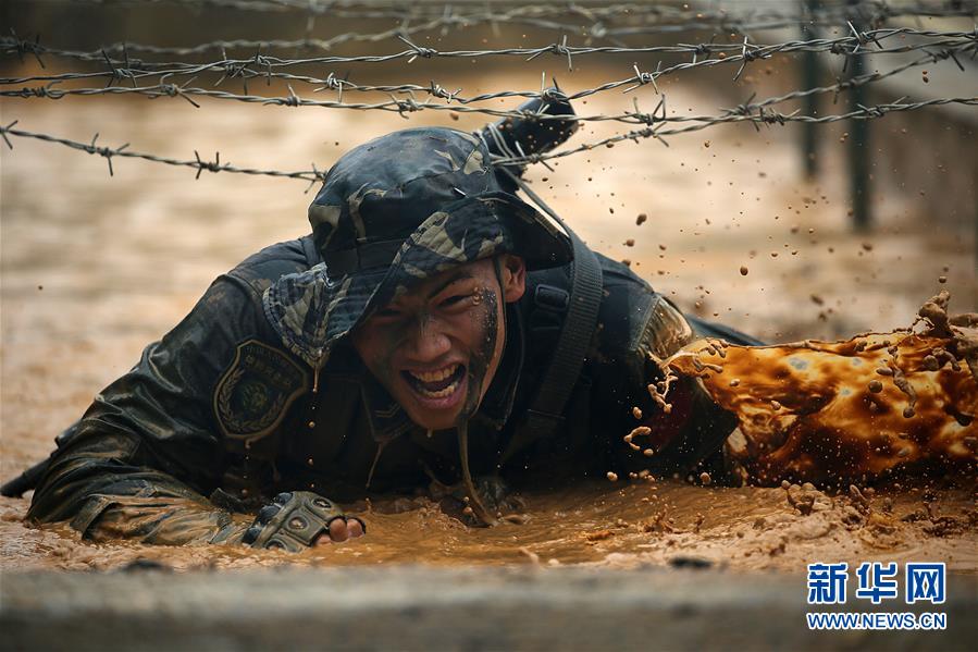 （在習(xí)近平強(qiáng)軍思想指引下·我們在戰(zhàn)位報告·圖文互動）（2）駐澳門部隊：濠江之畔，最可愛的人