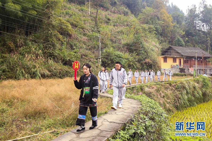 （在習近平新時代中國特色社會主義思想指引下——新時代新作為新篇章·習近平總書記關切事·圖文互動）（3）精準扶貧7年，十八洞村“長”出10余種新職業(yè)