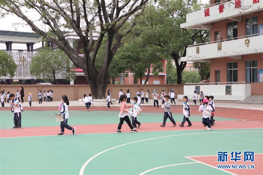 （全面建成小康社會“百城千縣萬村調研行”·圖文互動）（4）產業(yè)強起來 精神富起來——廣東潢涌“落后地”變“明星村”的小康之路