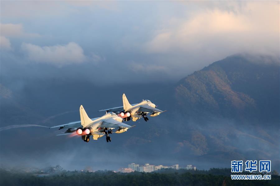 （新華全媒頭條·圖文互動）（2）沿著中國特色強(qiáng)軍之路闊步前進(jìn)——黨中央、中央軍委領(lǐng)導(dǎo)推進(jìn)國防和軍隊建設(shè)70年紀(jì)實(shí)