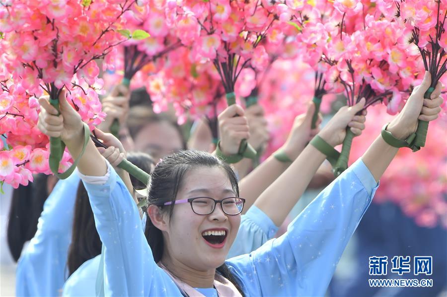 （國(guó)慶70周年·慶祝大會(huì)）慶祝中華人民共和國(guó)成立70周年大會(huì)在京隆重舉行