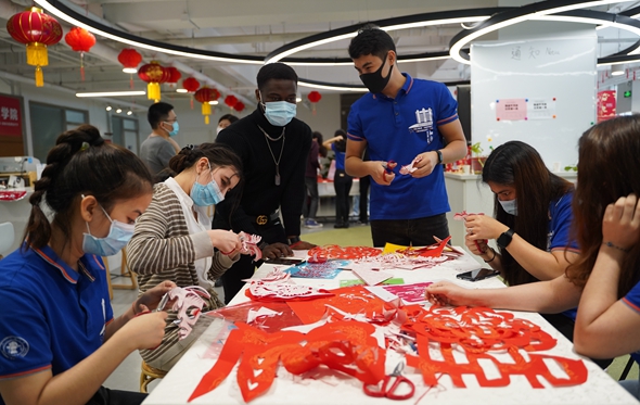 大學里的“就地過年”