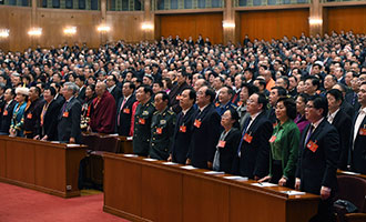 委員們高唱國(guó)歌