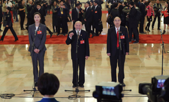 魏秋月、孟廣祿、薛晨陽代表接受采訪