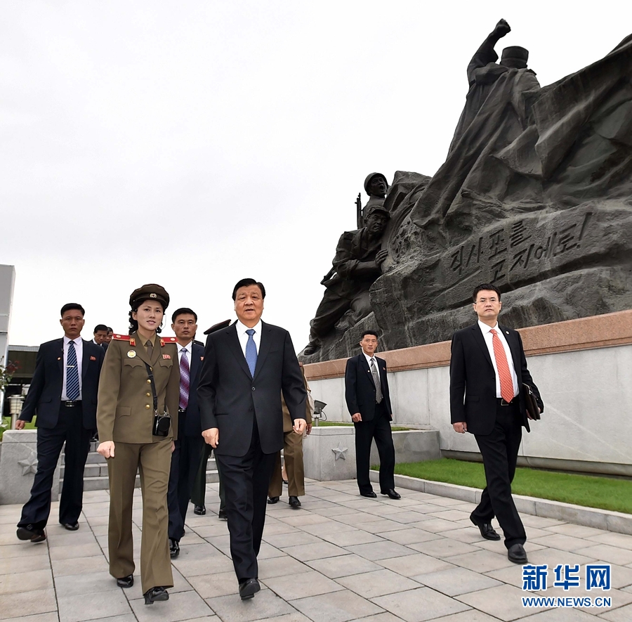 10月10日，正在朝鮮訪問的中共中央政治局常委、中央書記處書記劉云山在平壤參觀朝鮮祖國解放戰(zhàn)爭勝利紀念館。 新華社記者 李濤 攝