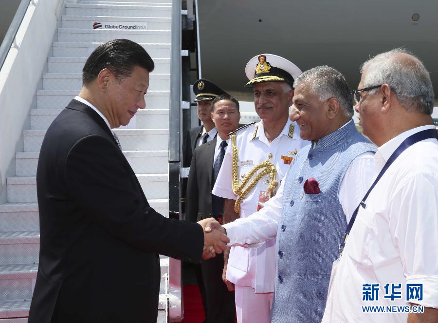 10月15日，國家主席習(xí)近平抵達(dá)印度果阿，應(yīng)印度總理莫迪邀請，出席金磚國家領(lǐng)導(dǎo)人第八次會晤。 新華社記者蘭紅光攝 