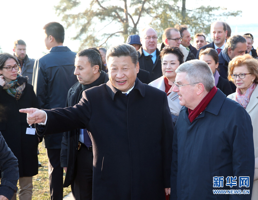 1月18日，國家主席習(xí)近平在瑞士洛桑國際奧林匹克博物館會見國際奧林匹克委員會主席巴赫。這是會見后，習(xí)近平和夫人彭麗媛在巴赫主席夫婦陪同下，參觀國際奧林匹克博物館。新華社記者 姚大偉 攝