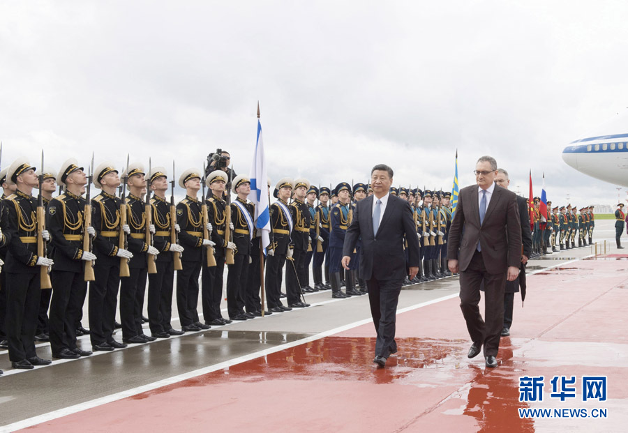 7月3日，國家主席習近平乘專機抵達莫斯科，開始對俄羅斯聯(lián)邦進行國事訪問。這是習近平出席機場歡迎儀式。 新華社記者 李學仁 攝