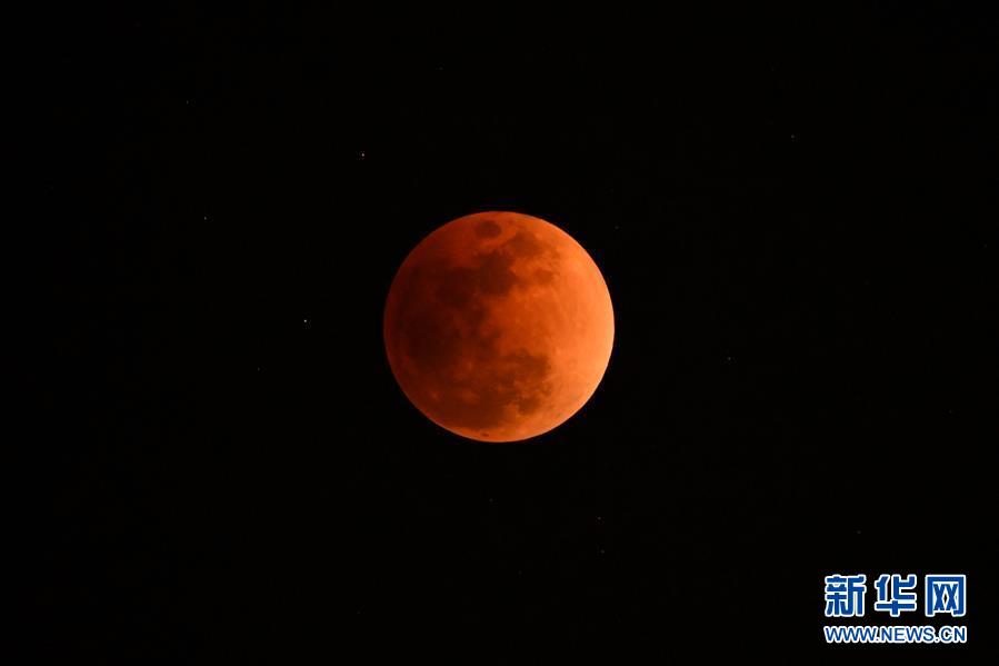 （國際）東京夜空的“紅月亮”