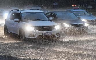 強降雨來襲 廣東多地暴雨預(yù)警